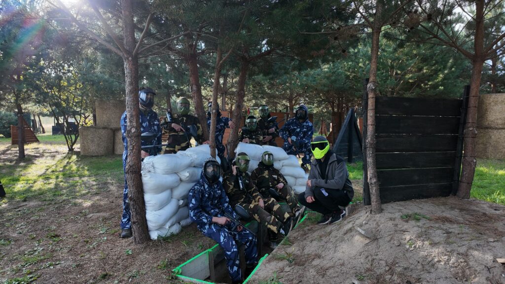 Gry paintballowe dla grup integracyjnych na polu Kozbifield w Busku